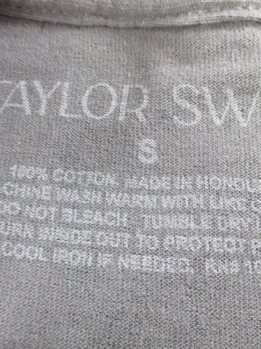 Taylor Swift Fearless T Shirt Womens Small Gray Graphic Print Long Sleeve Music - Picture 2 of 7